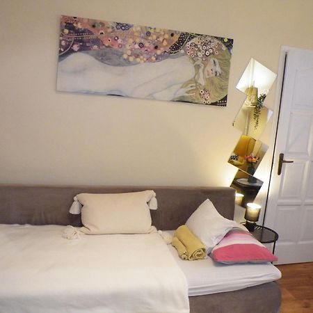 Heart of Pécs apartman free parking Habitación foto