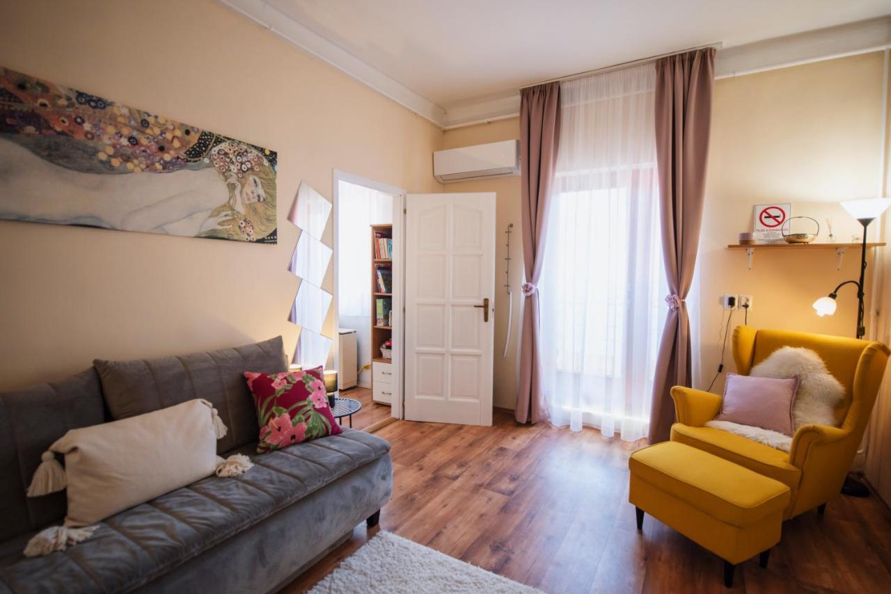 Heart of Pécs apartman free parking Exterior foto